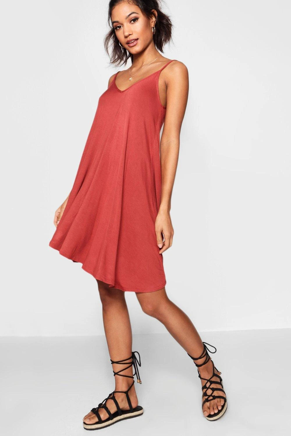 Basic Kleid Mit V-Ausschnitt 3 Basic Kleid Mit V-Ausschnitt