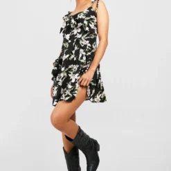 Florales, Gestuftes Rüschen-Kleid Mit Zierknoten