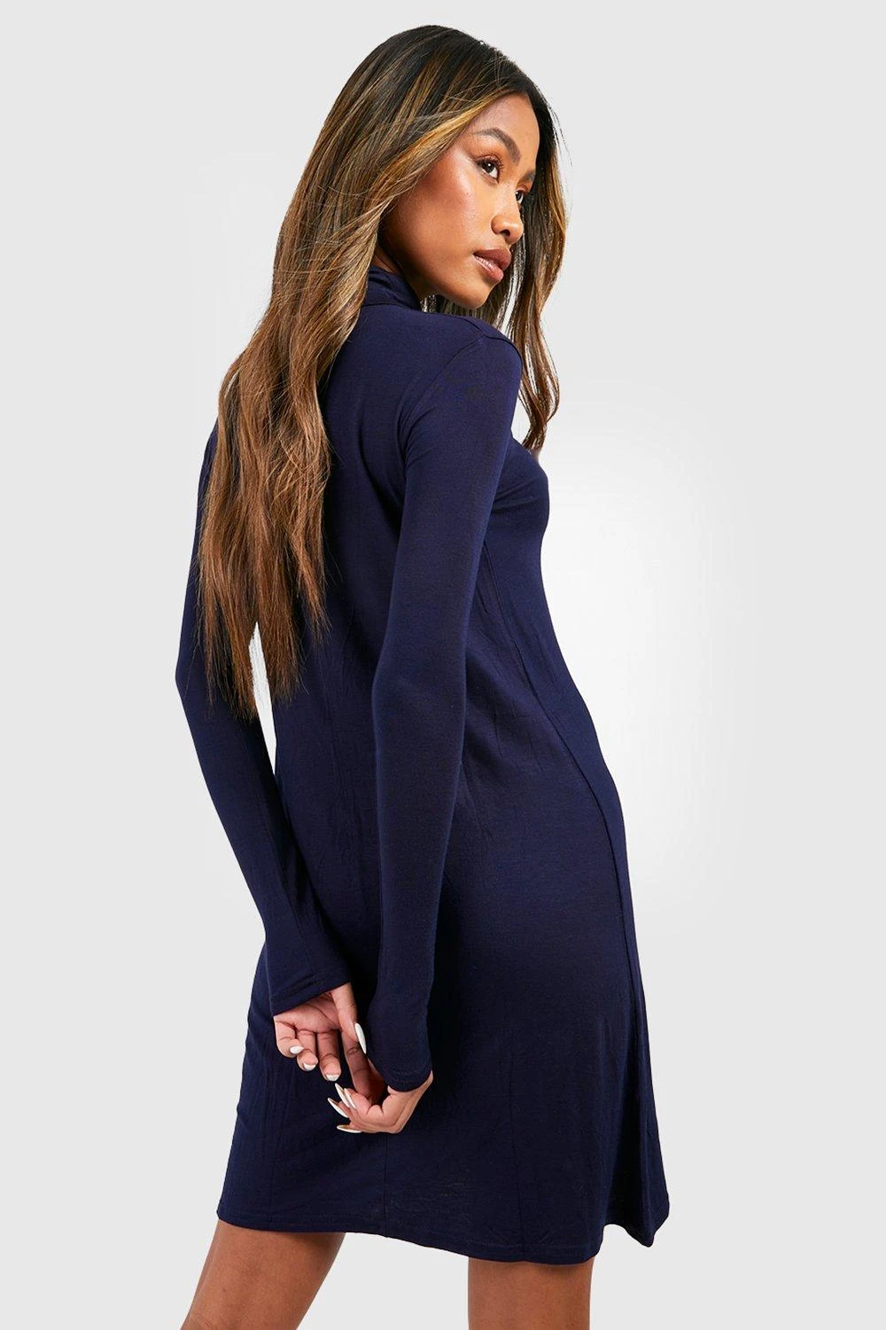 Langärmliges Smok-Kleid Mit Rollkragen 4 Langärmliges Smok-Kleid Mit Rollkragen – Bild 2