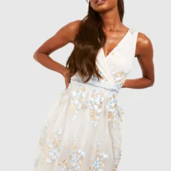 Boohoo Occasion Besticktes Florales Wickel Skater-Kleid 8 Boohoo Occasion Besticktes Florales Wickel Skater-Kleid -Diven Stil Verkaufsgeschäft fzz69506 blue xl 2 scaled