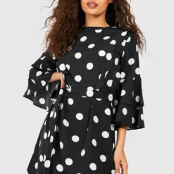 Skater-Kleid Mit Rüschenärmel, Bindegürtel Und Punktmuster