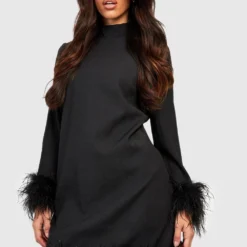 Tall Hochgeschlossenes Kleid Mit Federn-Saum Und Bündchen