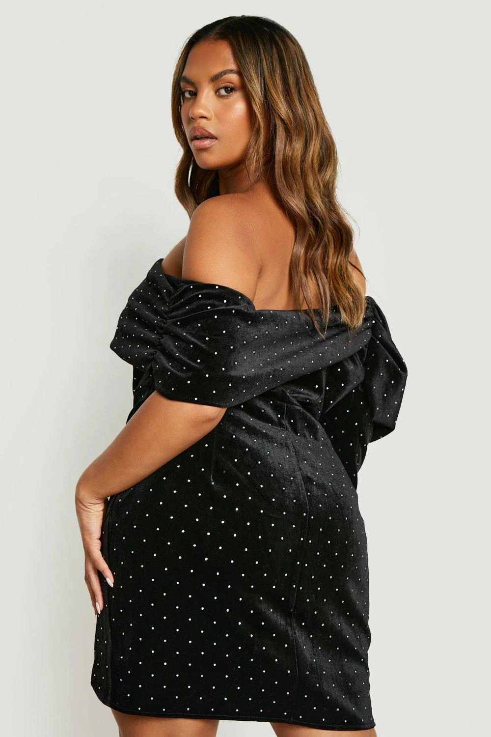 Plus Schulterfreies Bodycon-Kleid Aus Samt Mit Strass 4 Plus Schulterfreies Bodycon-Kleid Aus Samt Mit Strass – Bild 2