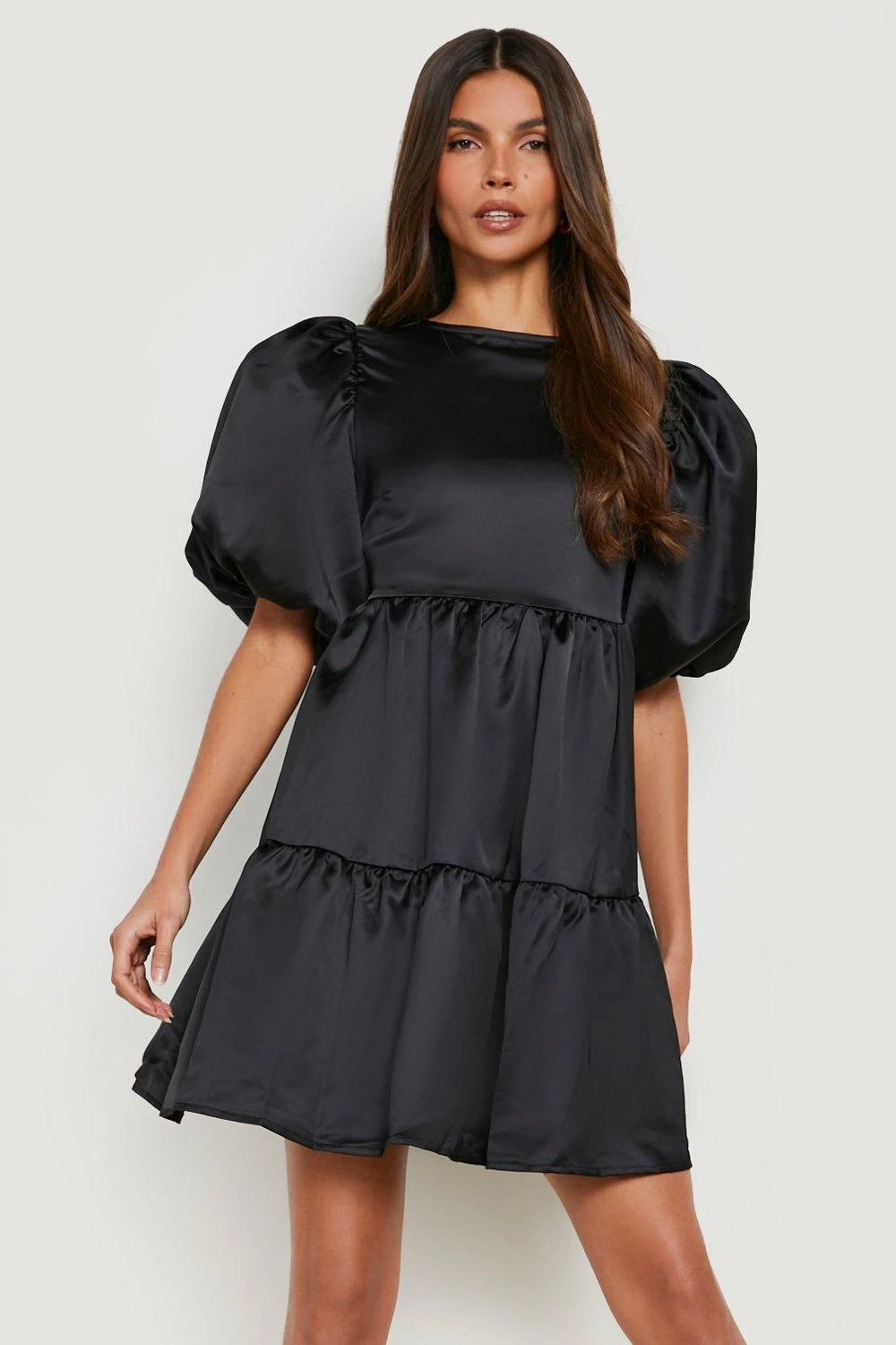 Strukturiertes Gestuftes Satin Babydoll-Kleid 5 Strukturiertes Gestuftes Satin Babydoll-Kleid – Bild 3