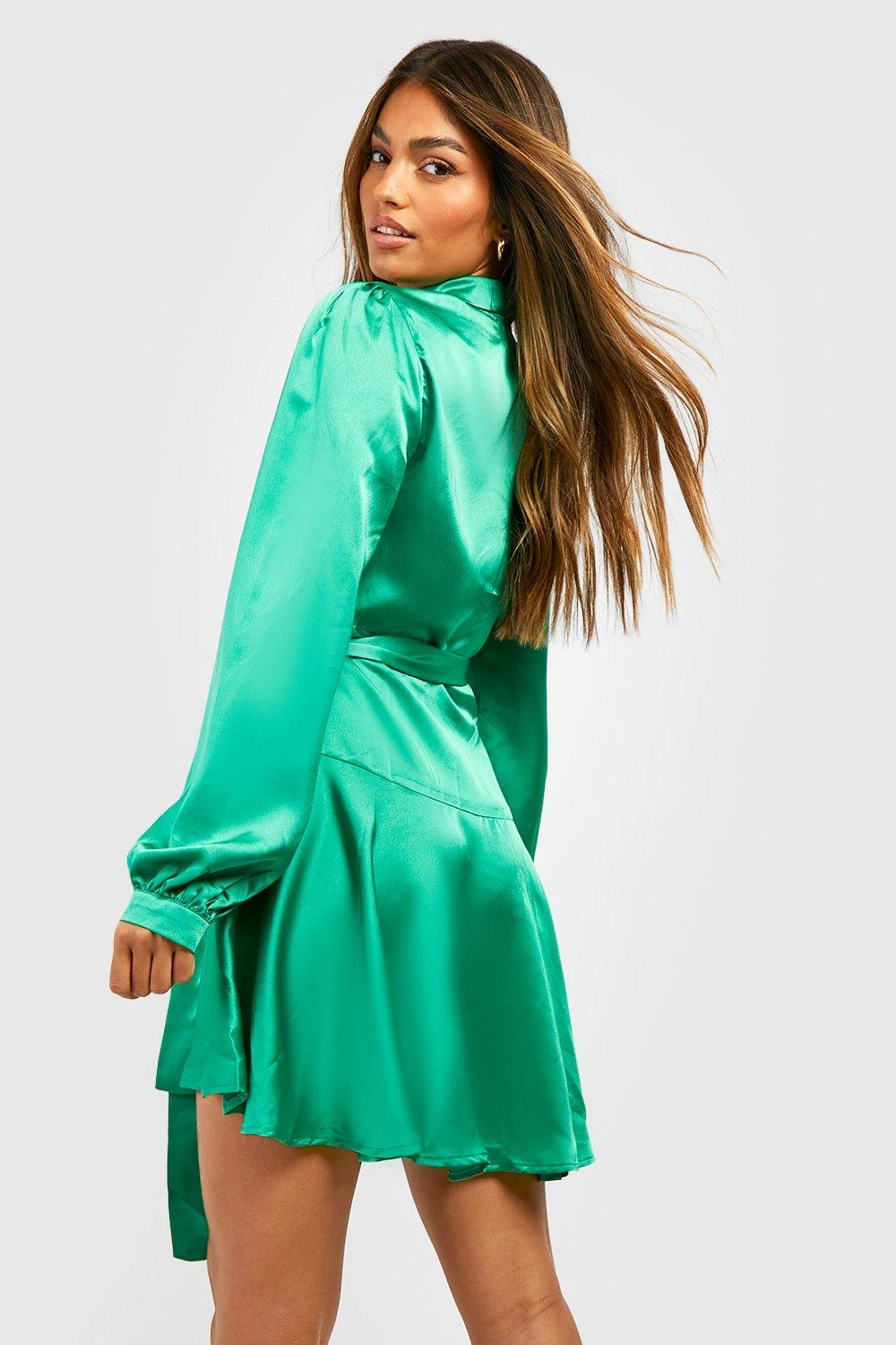 Mini Wickel-Kleid Aus Satin 4 Mini Wickel-Kleid Aus Satin – Bild 2