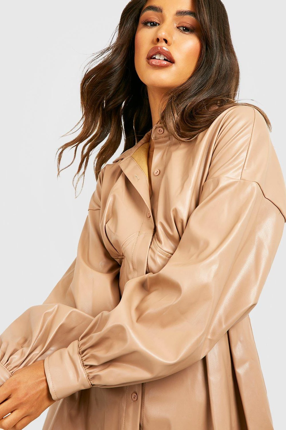 Hemd-Kleid Im Leder-Look Mit Korsett-Detail 6 Hemd-Kleid Im Leder-Look Mit Korsett-Detail – Bild 4