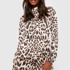 Hochgeschlossenes Florales Satin-Kleid