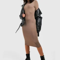 Langärmligs Bodycon-Kleid Mit Rollkragen