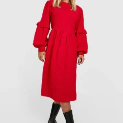 Strukturiertes Gestuftes Smok-Kleid