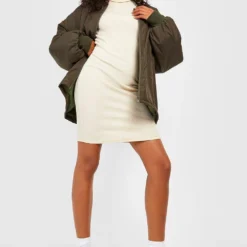 Geripptes Rollkragen Bodycon-Kleid In Knitteroptik