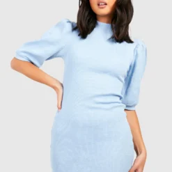 Hochgeschlossenes Recyceltes Geripptes Kleid Mit Puffärmeln