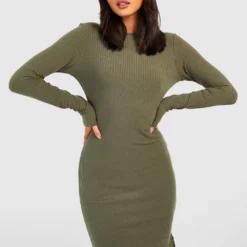 Langärmliges Geripptes Kleid Mit Seitenschlitz