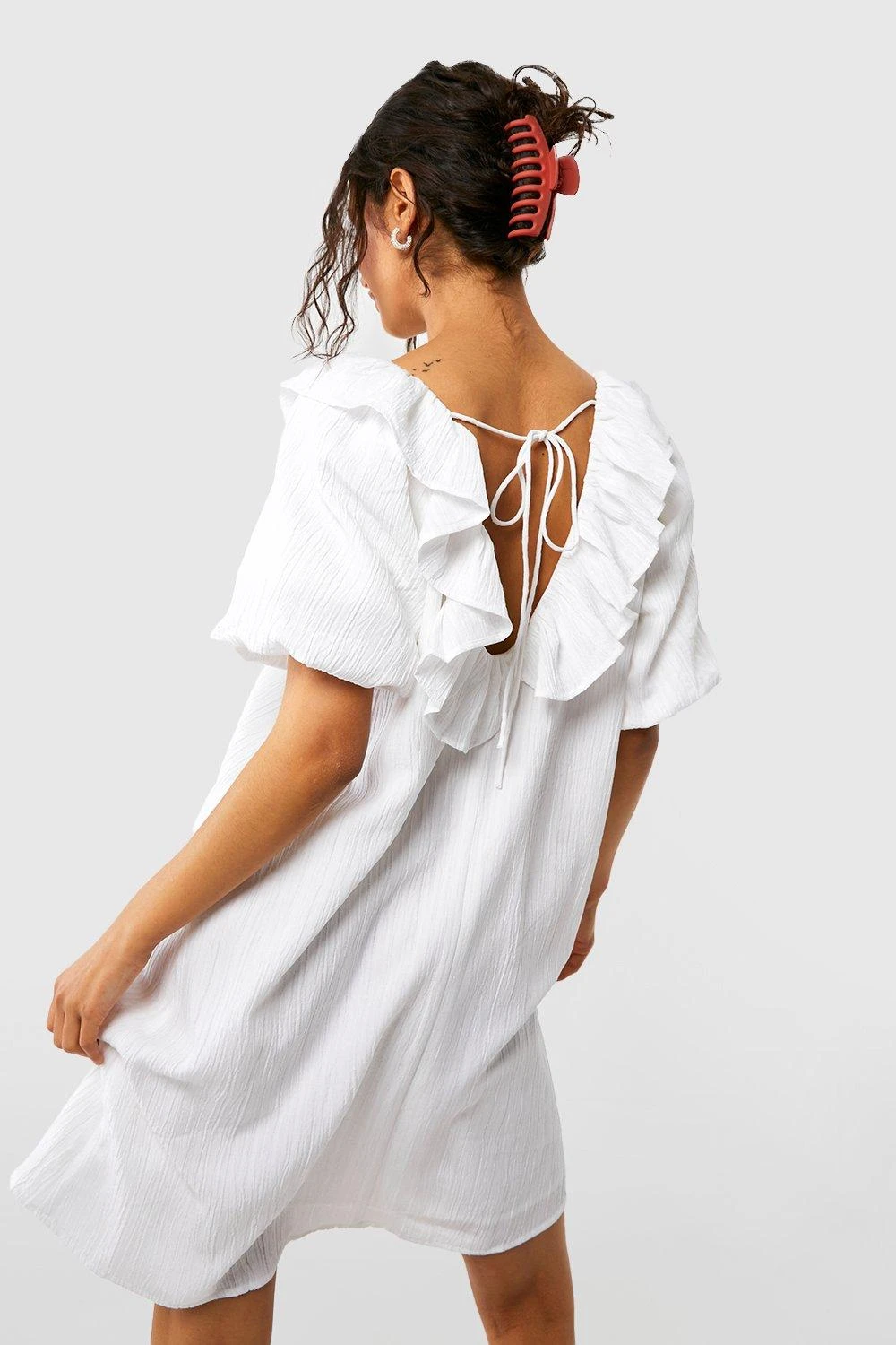 Strukturiertes Rüschen-Kleid 4 Strukturiertes Rüschen-Kleid – Bild 2