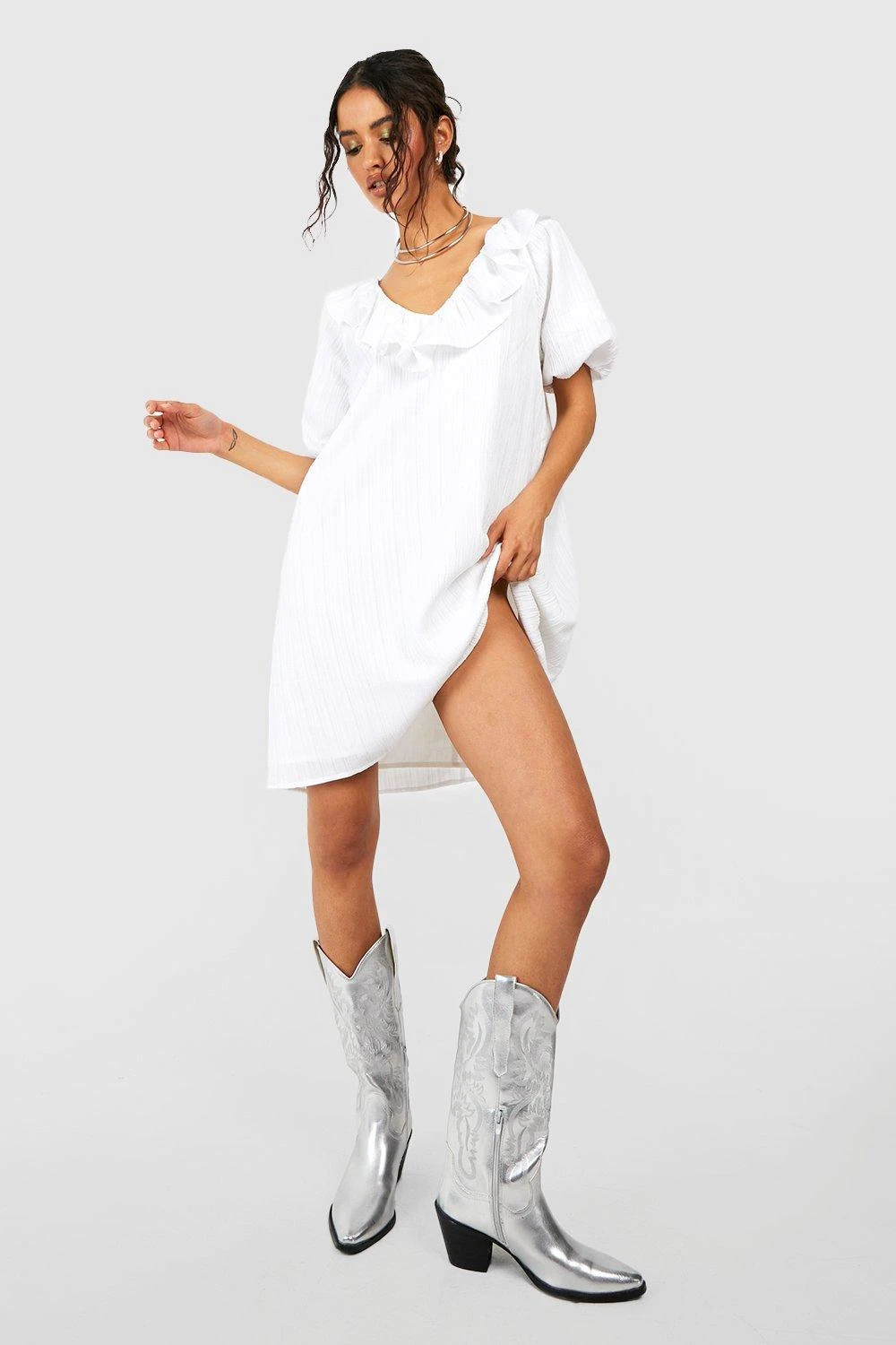 Strukturiertes Rüschen-Kleid 5 Strukturiertes Rüschen-Kleid – Bild 3