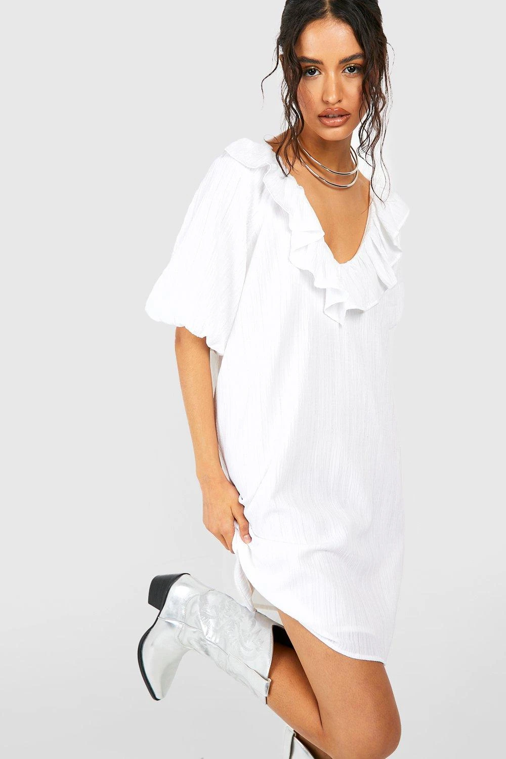 Strukturiertes Rüschen-Kleid 6 Strukturiertes Rüschen-Kleid – Bild 4