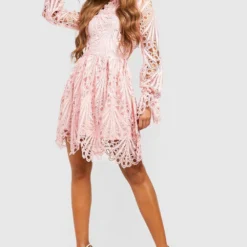 Hochgeschlossenes Skater-Kleid Aus Spitze Mit Weiten Ärmeln -Diven Stil Verkaufsgeschäft gzz41095 blush xl 2