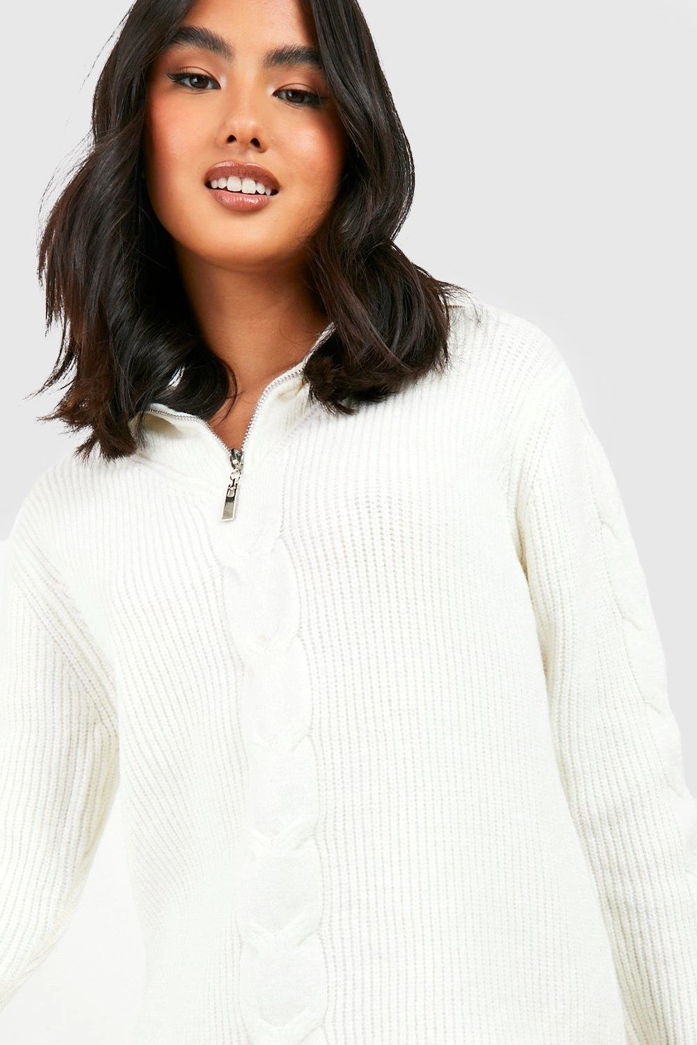 Weiches Premium Zopfmuster-Kleid Mit Halbem Reißverschluss 6 Weiches Premium Zopfmuster-Kleid Mit Halbem Reißverschluss – Bild 4