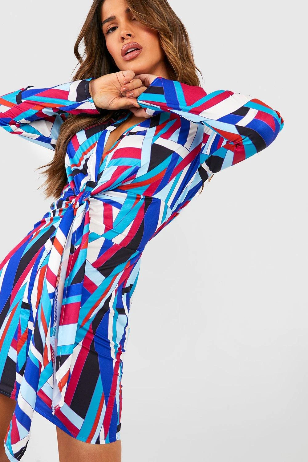 Hemd-Kleid Mit Abstraktem Print Und Schnür-Detail 6 Hemd-Kleid Mit Abstraktem Print Und Schnür-Detail – Bild 4