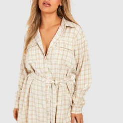 Plus Kariertes Hemd-Kleid Mit Gürtel