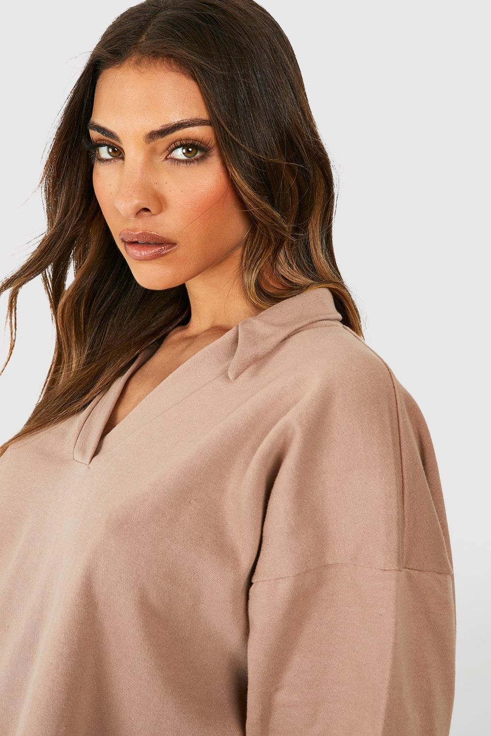 Oversize Sweatshirt-Kleid Mit Kragen 6 Oversize Sweatshirt-Kleid Mit Kragen – Bild 4