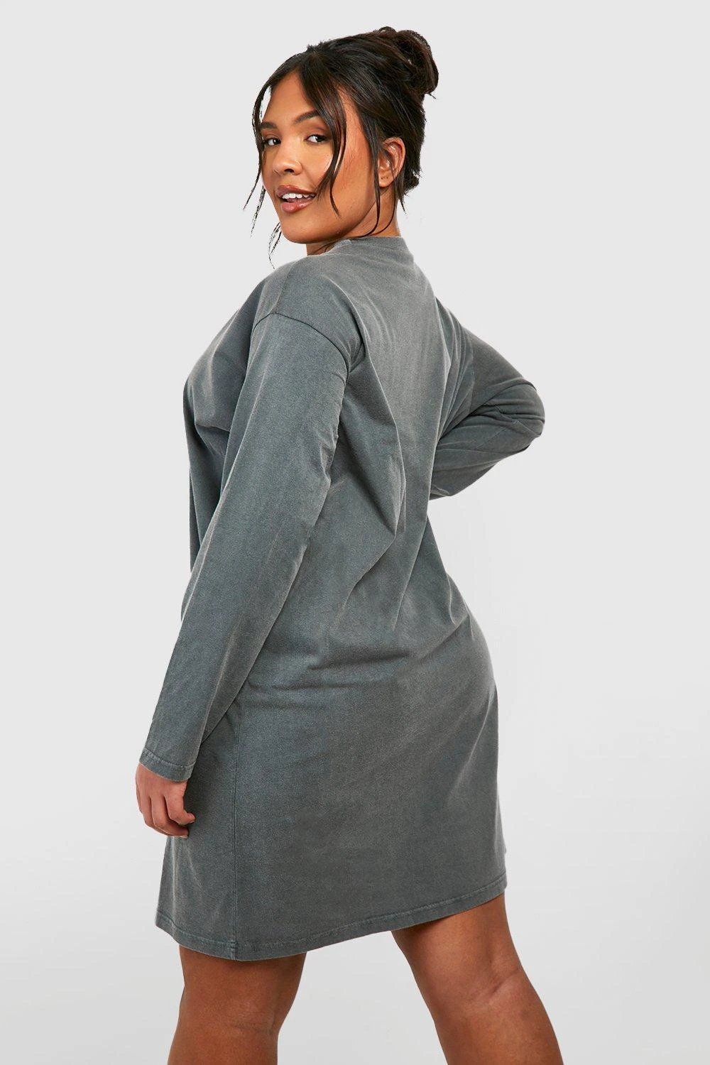 Plus Langärmliges T-Shirt-Kleid Aus Baumwolle Mit Acid-Waschung 4 Plus Langärmliges T-Shirt-Kleid Aus Baumwolle Mit Acid-Waschung – Bild 2