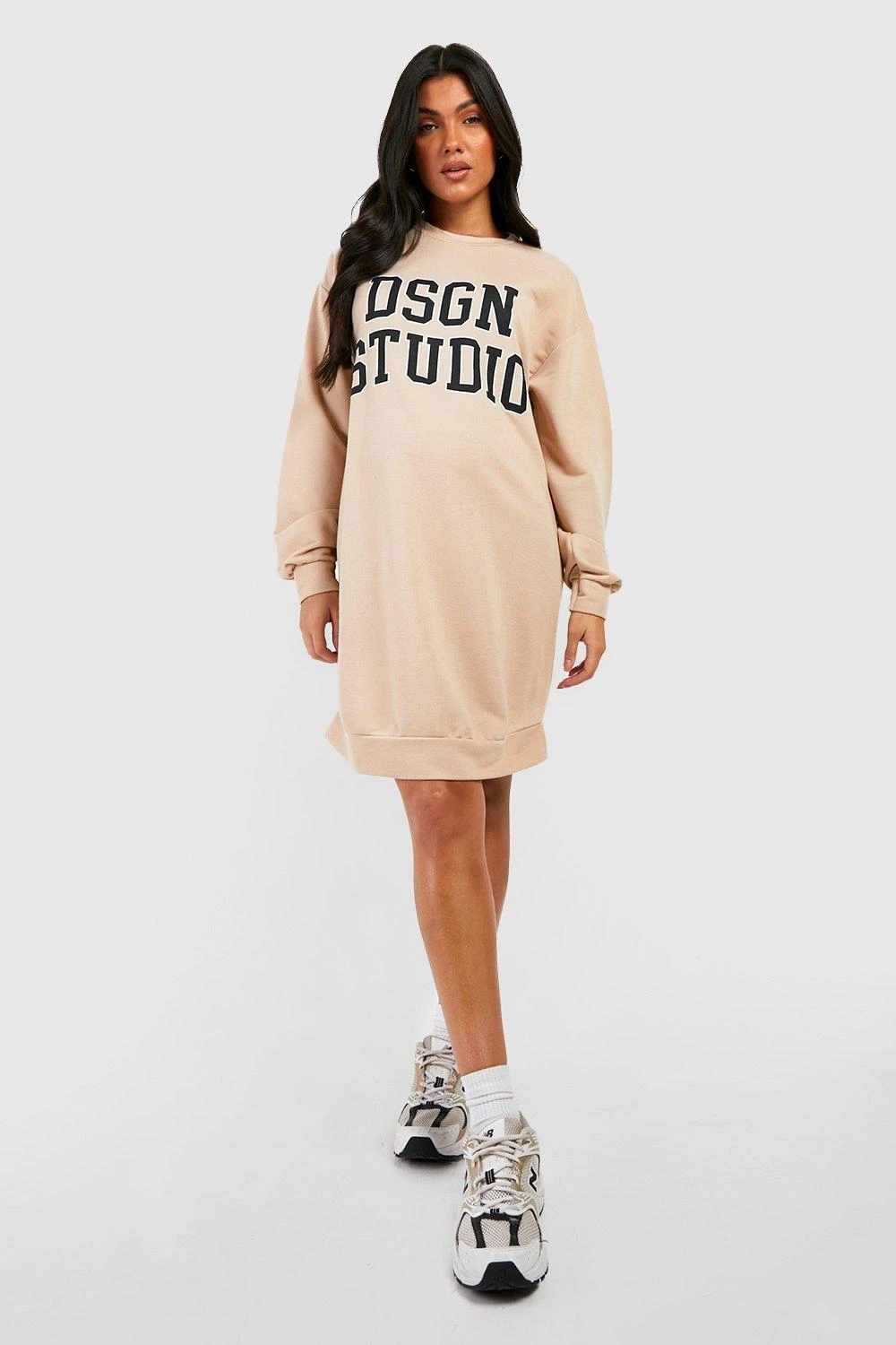 Umstandsmode Sweatshirt-Kleid Mit Dsgn Studio Print 3 Umstandsmode Sweatshirt-Kleid Mit Dsgn Studio Print