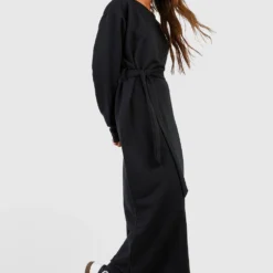 Langärmliges Sweatshirt-Kleid Mit Bindegürtel