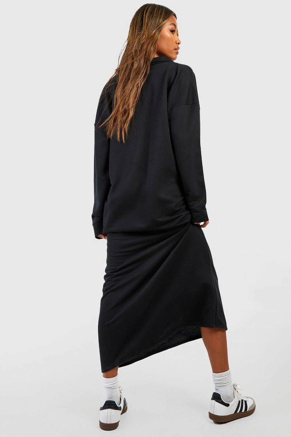 Oversize Sweatshirt-Kleid Mit V-Ausschnitt Und Kragen 4 Oversize Sweatshirt-Kleid Mit V-Ausschnitt Und Kragen – Bild 2