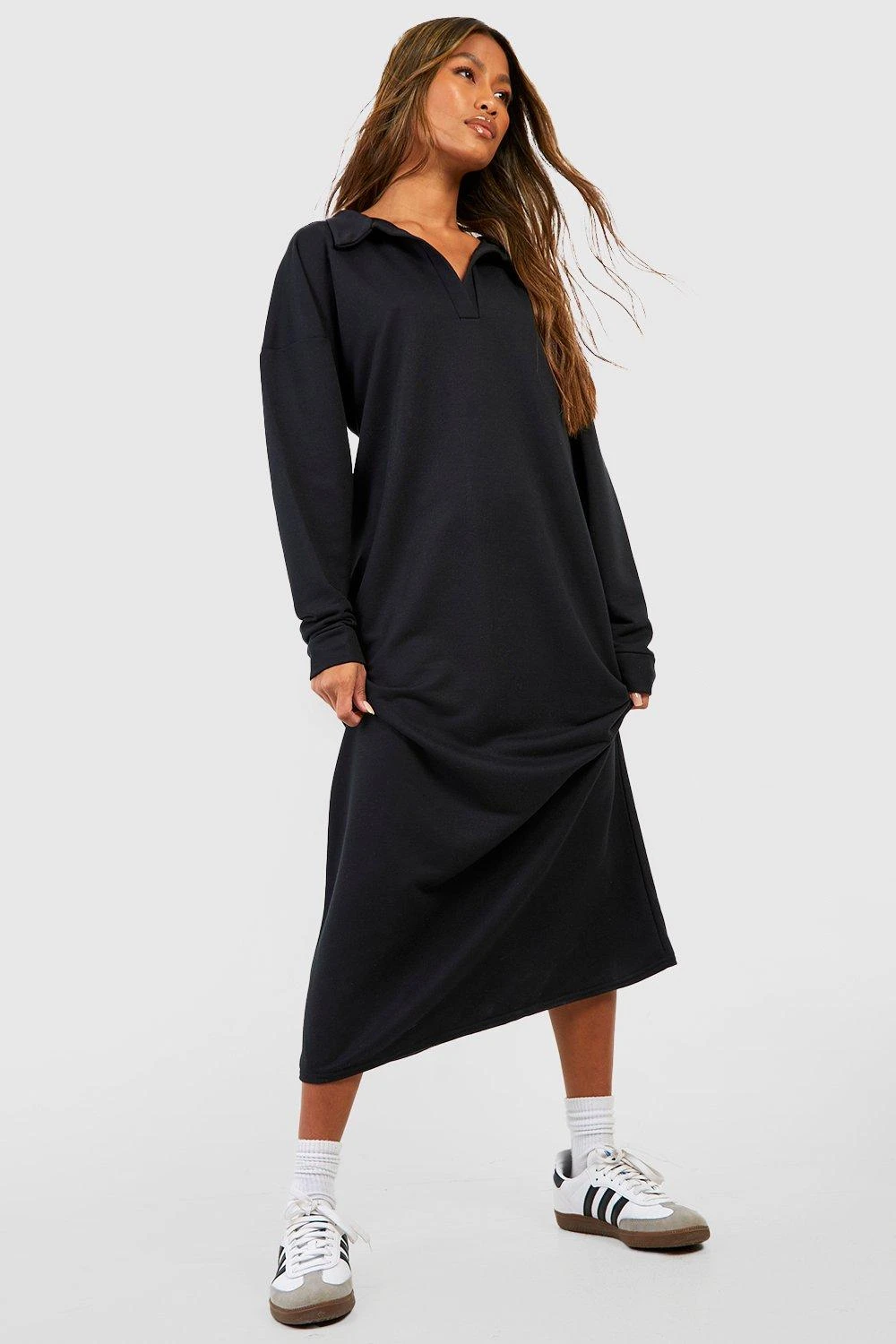 Oversize Sweatshirt-Kleid Mit V-Ausschnitt Und Kragen 5 Oversize Sweatshirt-Kleid Mit V-Ausschnitt Und Kragen – Bild 3