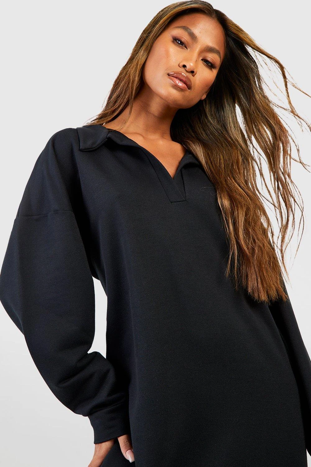 Oversize Sweatshirt-Kleid Mit V-Ausschnitt Und Kragen 6 Oversize Sweatshirt-Kleid Mit V-Ausschnitt Und Kragen – Bild 4