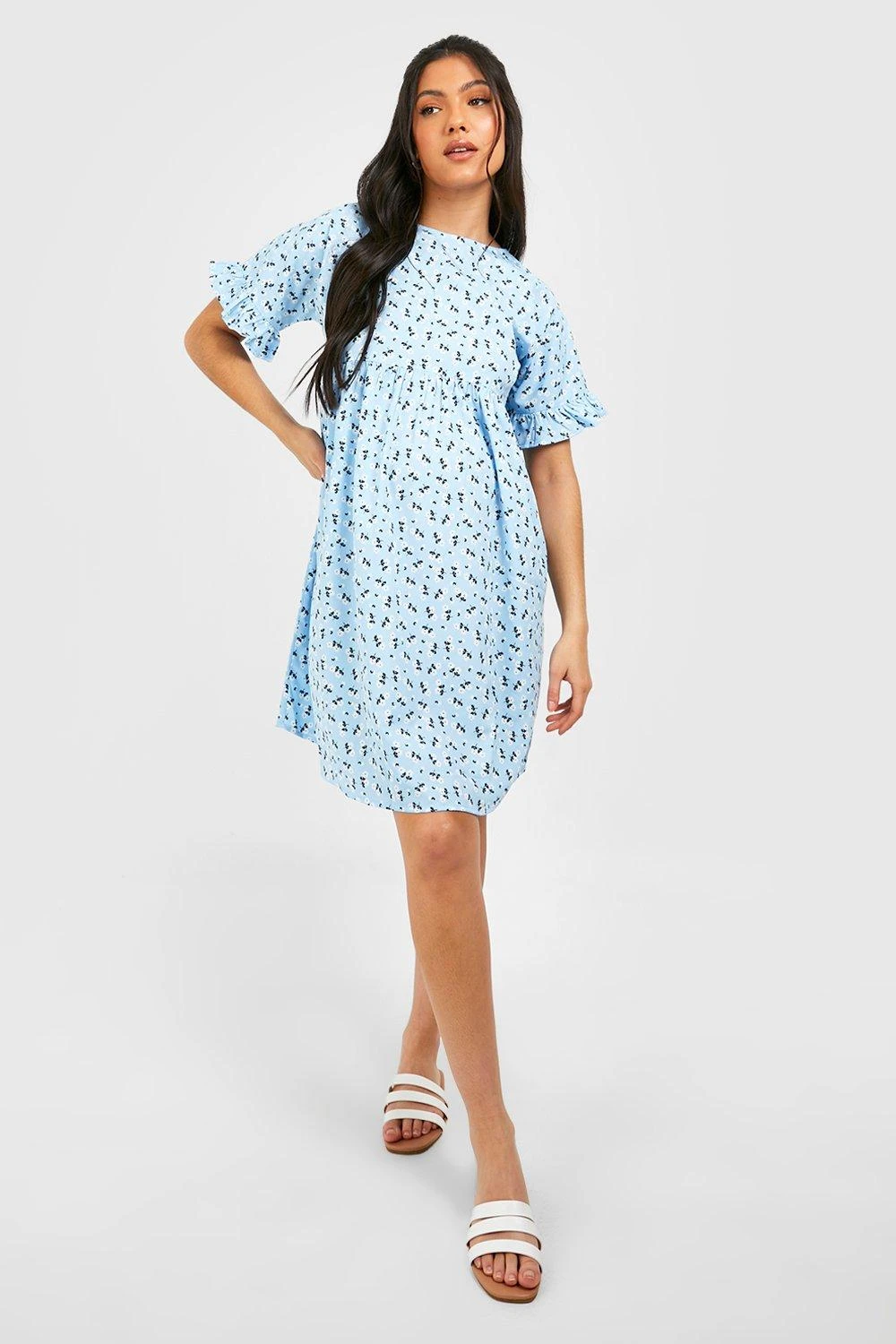 Umstandsmode Florales Smok-Kleid Mit Rüschenärmeln 5 Umstandsmode Florales Smok-Kleid Mit Rüschenärmeln – Bild 3