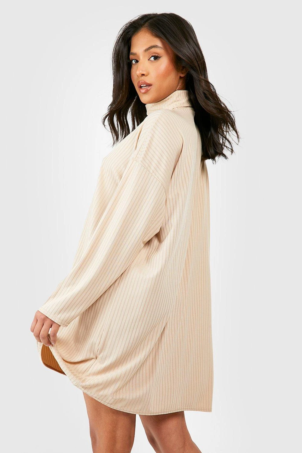 Petite Hochgeschlossenes Geripptes Kleid 4 Petite Hochgeschlossenes Geripptes Kleid – Bild 2