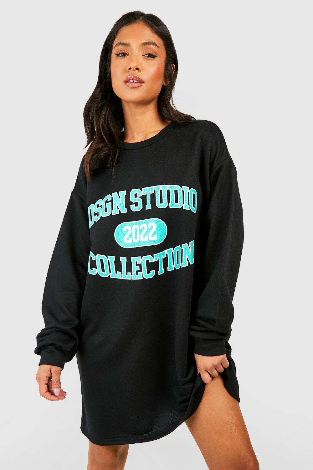 Petite Oversize Sweatshirt-Kleid Mit Dsgn Studio Slogan 3 Petite Oversize Sweatshirt-Kleid Mit Dsgn Studio Slogan