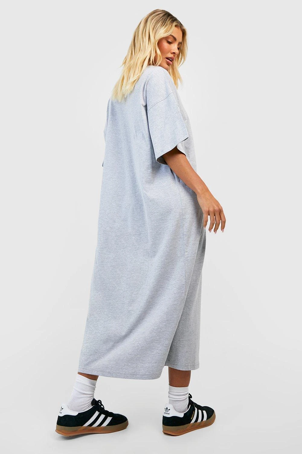 Super Oversize T-Shirt-Kleid 4 Super Oversize T-Shirt-Kleid – Bild 2