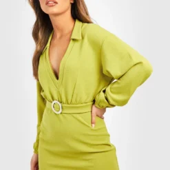 Kleid Aus Crepestoff Mit Gürtel Und Kragen