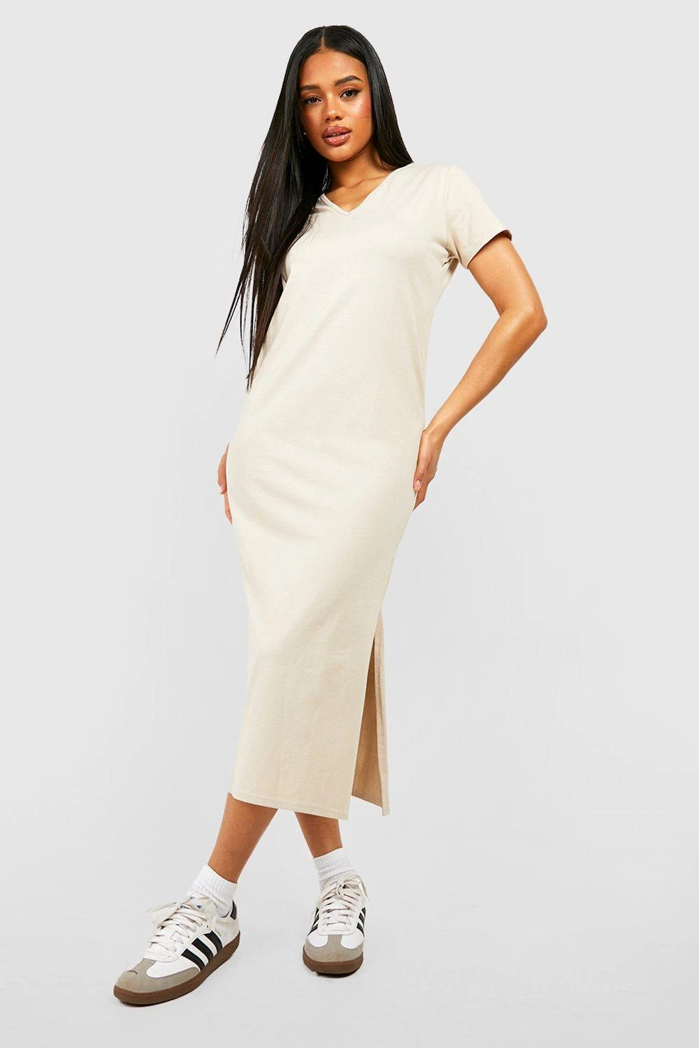 Baumwoll T-Shirt-Kleid Mit V-Ausschnitt 3 Baumwoll T-Shirt-Kleid Mit V-Ausschnitt