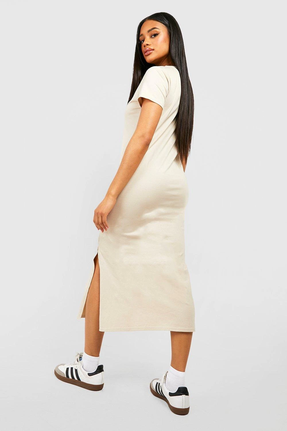 Baumwoll T-Shirt-Kleid Mit V-Ausschnitt 4 Baumwoll T-Shirt-Kleid Mit V-Ausschnitt – Bild 2