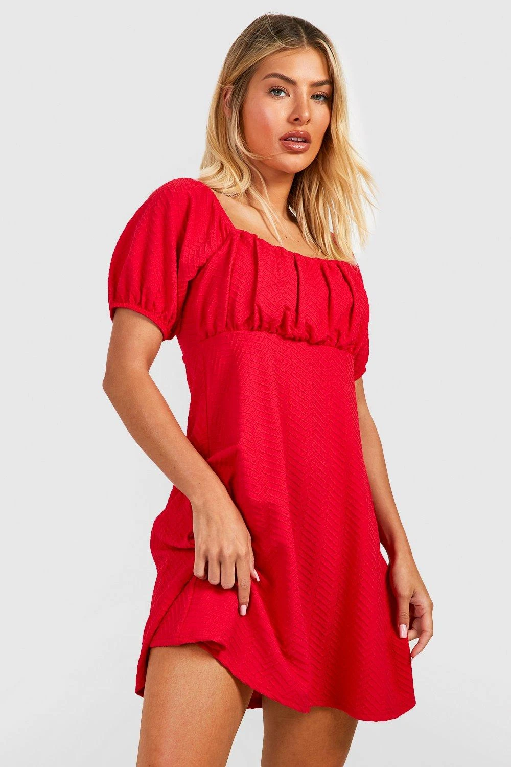 Strukturiertes Kleid Mit Puffärmeln 3 Strukturiertes Kleid Mit Puffärmeln