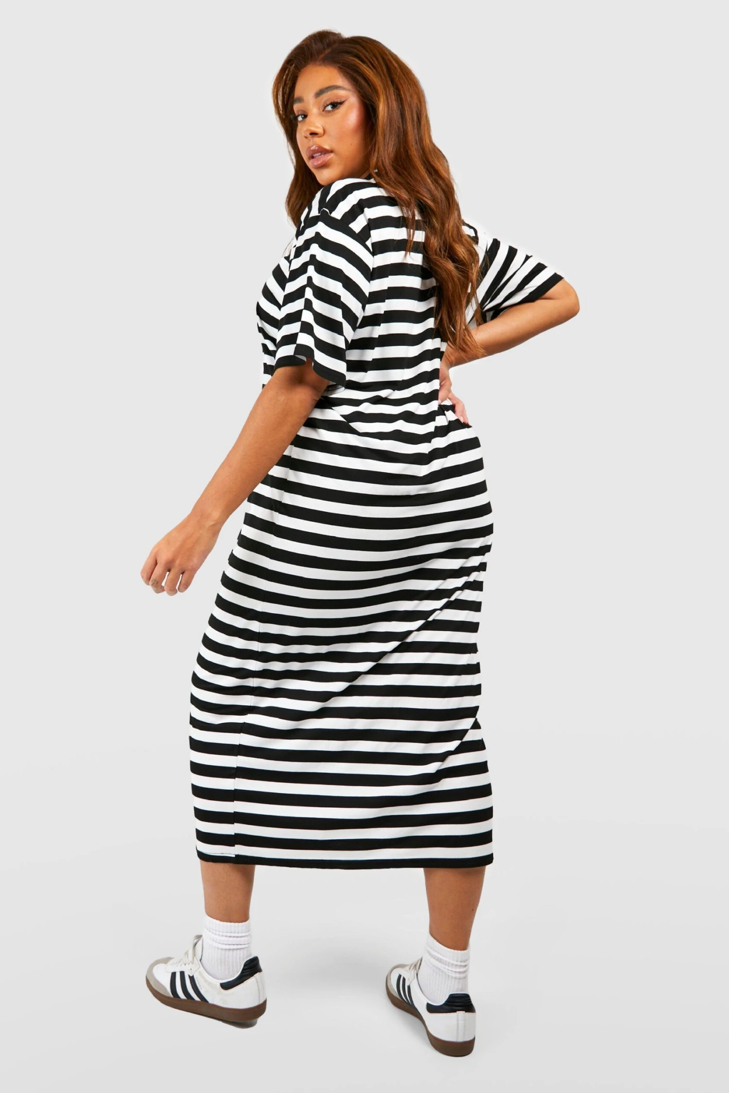 Plus Gestreiftes T-Shirt-Kleid 4 Plus Gestreiftes T-Shirt-Kleid – Bild 2
