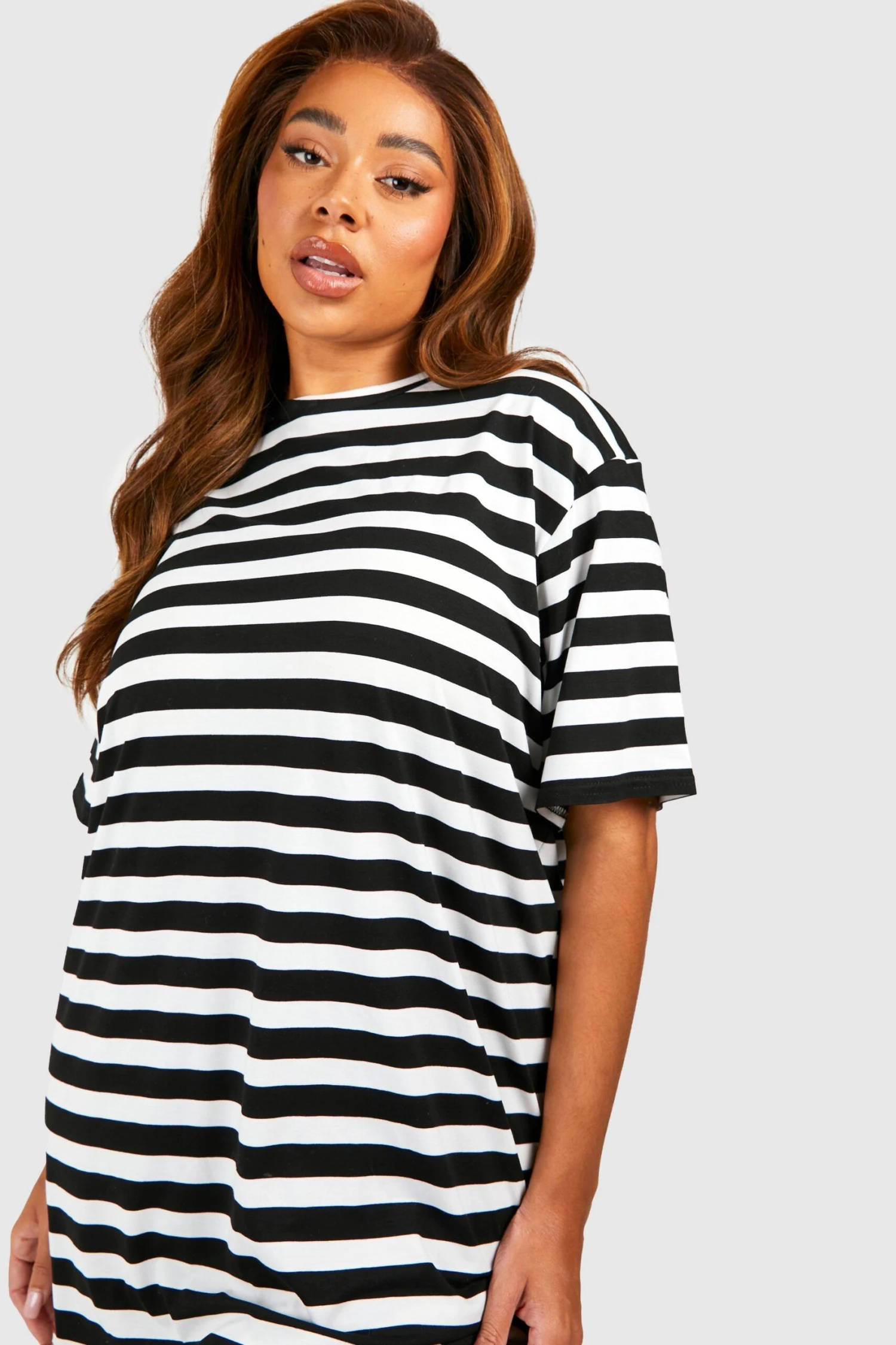 Plus Gestreiftes T-Shirt-Kleid 6 Plus Gestreiftes T-Shirt-Kleid – Bild 4