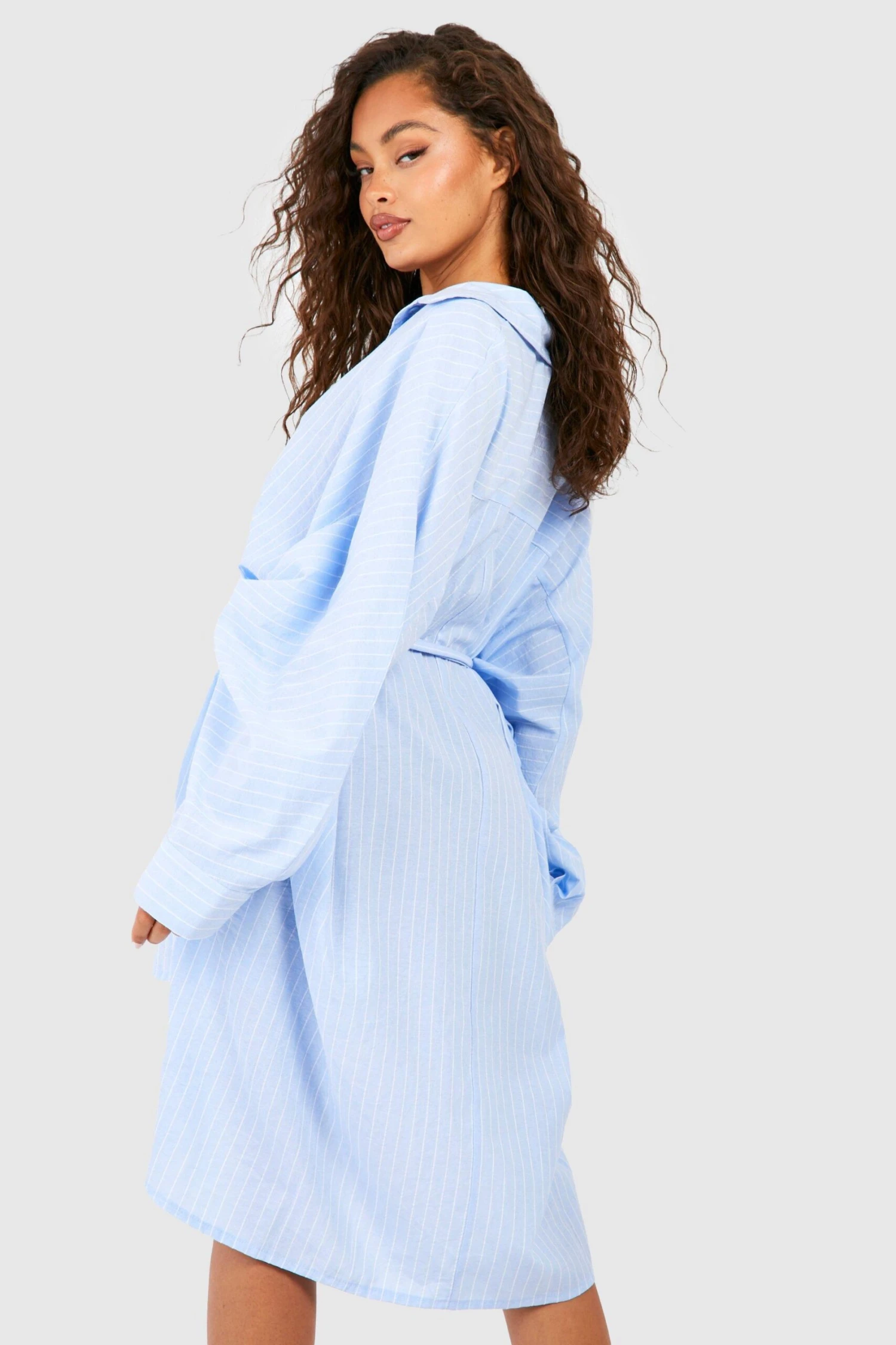 Gestreiftes Oversize Hemd-Kleid 4 Gestreiftes Oversize Hemd-Kleid – Bild 2