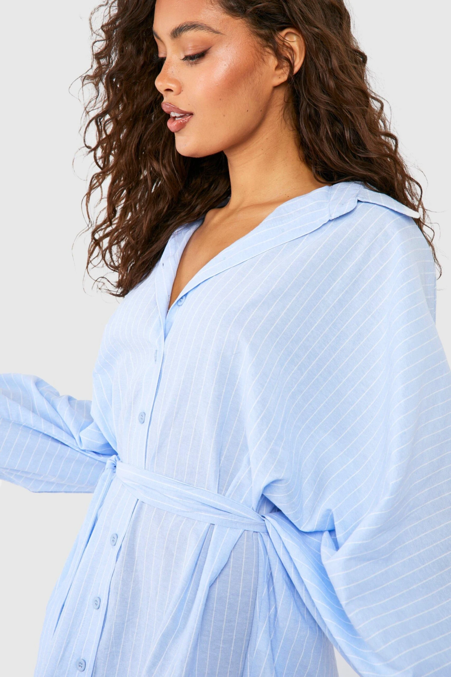 Gestreiftes Oversize Hemd-Kleid 6 Gestreiftes Oversize Hemd-Kleid – Bild 4