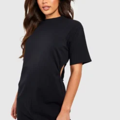 Tall Cut-Out T-Shirt-Kleid Mit Cut-Out Detail