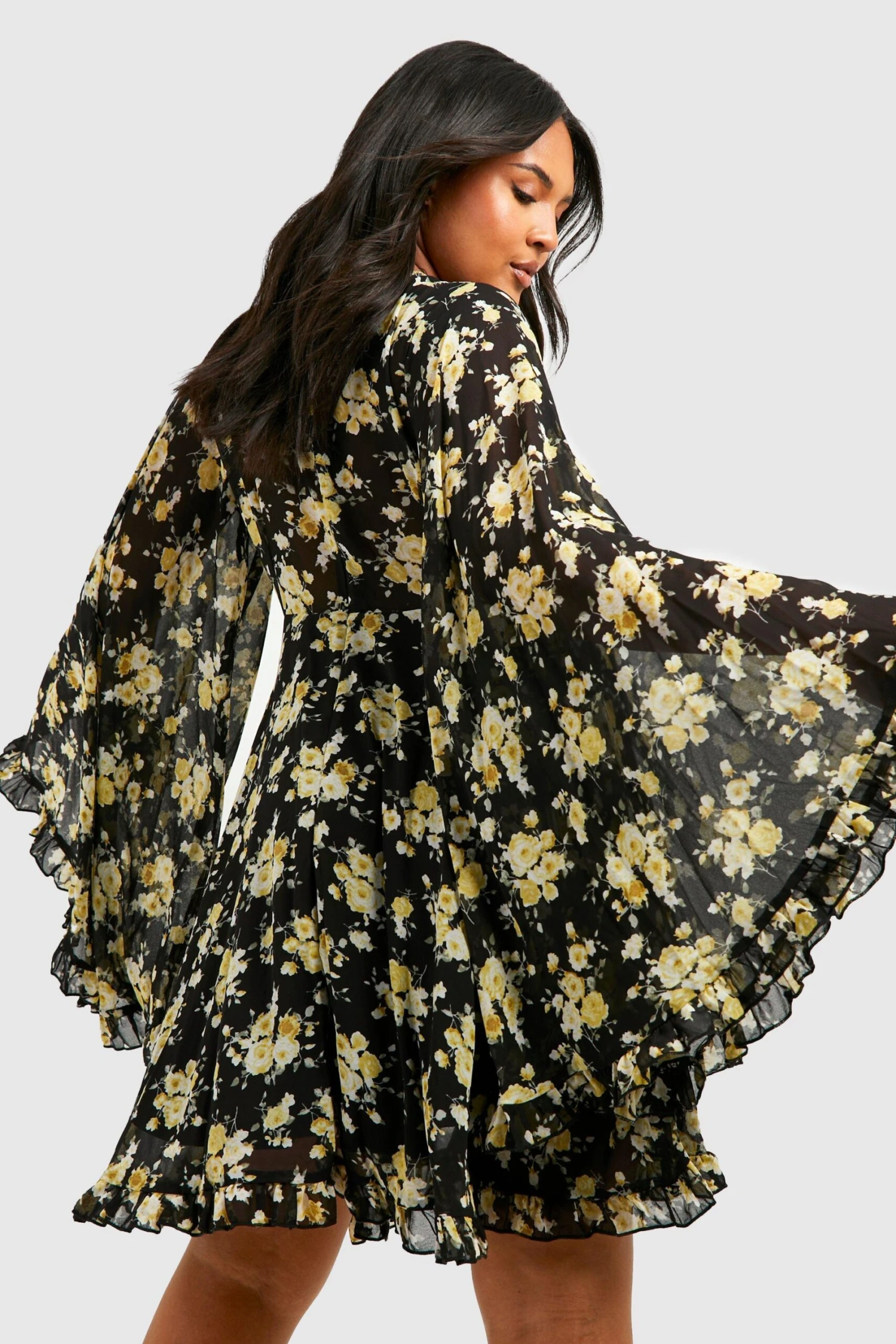 Plus Florales Skater-Kleid Mit Weiten Ärmeln 4 Plus Florales Skater-Kleid Mit Weiten Ärmeln – Bild 2